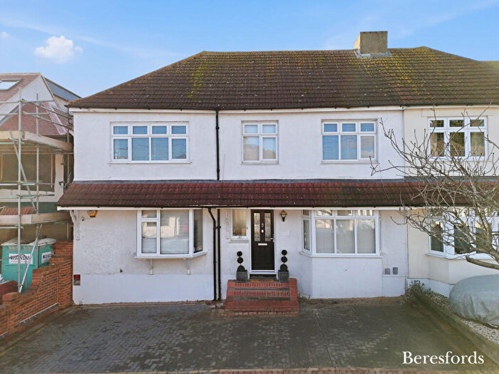 5 Bedroom Semi-Detached House For Sale In Woodstock Avenue, Romford, RM3