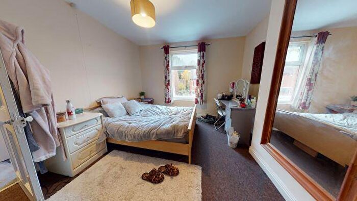 2 Bedroom End Of Terrace House To Rent In Vicarage Terrace, Kirkstall, Leeds, LS5