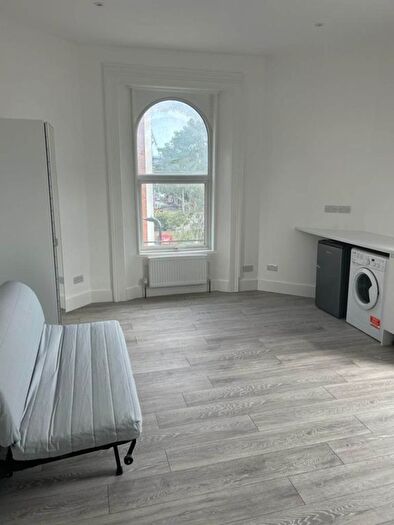 Studio To Rent In High Street, Acton, W3