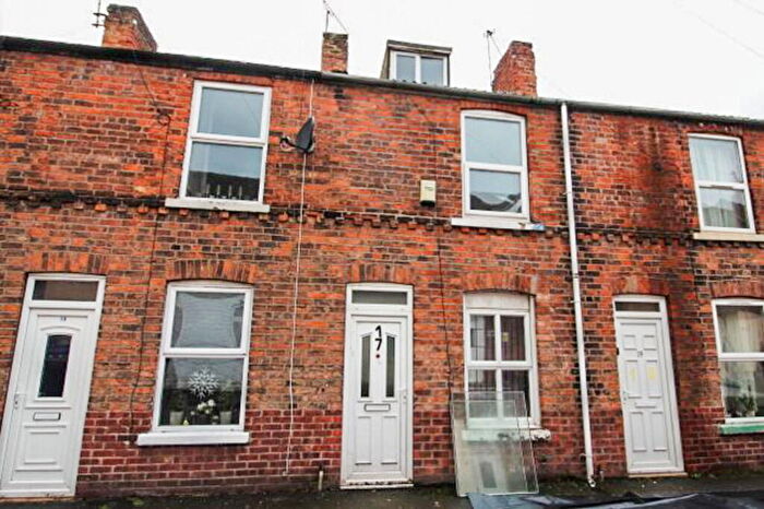 2 Bedroom Terraced House For Sale In Frampton Terrace, Gainsborough, DN21