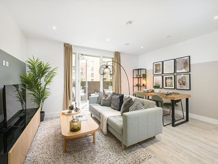 1 Bedroom Flat For Sale In Civic Street, Hounslow, TW3