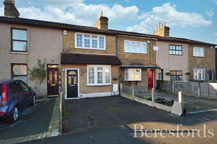3 Bedroom Terraced House For Sale In Albert Road, Romford, RM1