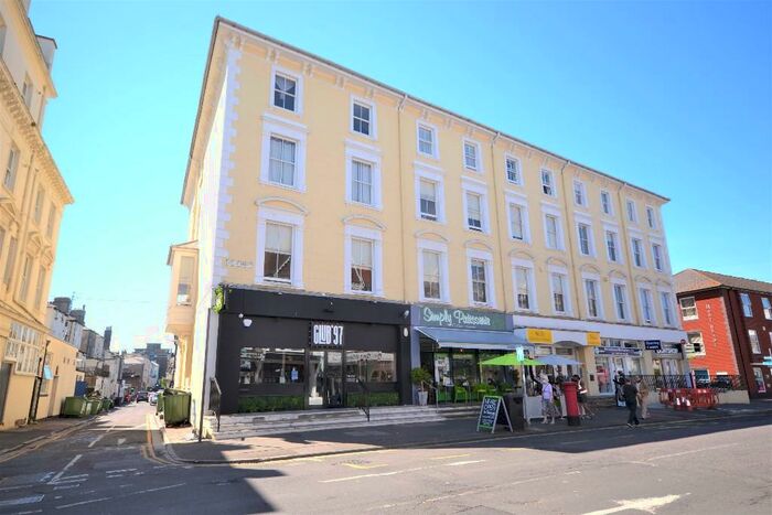 2 Bedroom Flat To Rent In South Street, Eastbourne, East Sussex, BN21