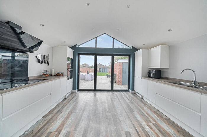 3 Bedroom Semi-Detached House For Sale In Fairlie Road, Oxford, Oxfordshire, OX4