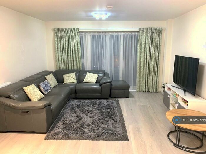 2 Bedroom Flat To Rent In Trevithick, Slough, SL1