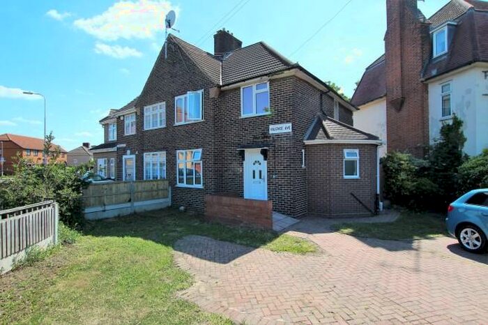 3 Bedroom End Of Terrace House To Rent In Valence Avenue, Dagenham, London, RM8