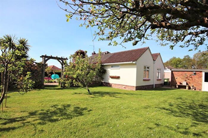 3 Bedroom Bungalow For Sale In Northbrook Road, Broadstone, Dorset, BH18