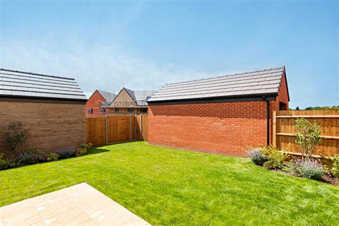 4 Bedroom Detached House For Sale In The Pastures, Wood View, Grays, RM16