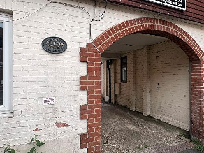 2 Bedroom Flat To Rent In Windsor Road, Petersfield, GU32