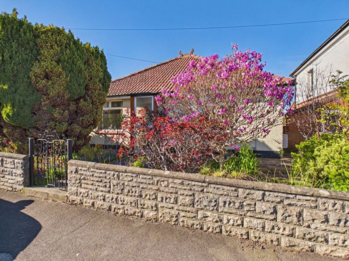 2 Bedroom Detached Bungalow For Sale In Fernleigh Avenue, Bridgwater, TA6