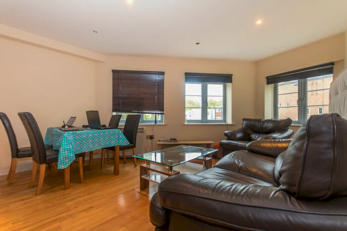 2 Bedroom Apartment To Rent In Southwark Park Road, London, SE16