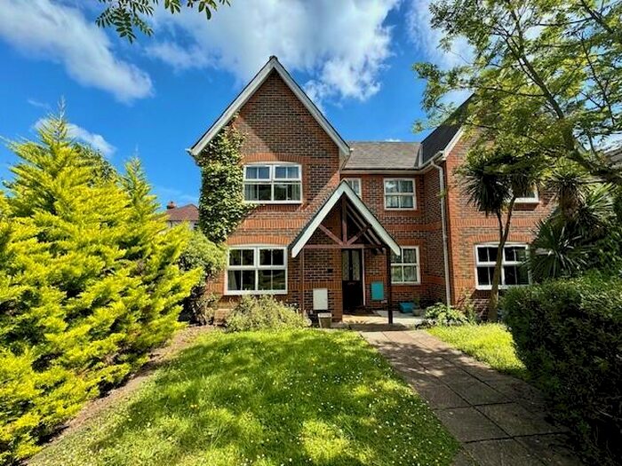 2 Bedroom End Of Terrace House To Rent In Itchen, Southampton, SO19