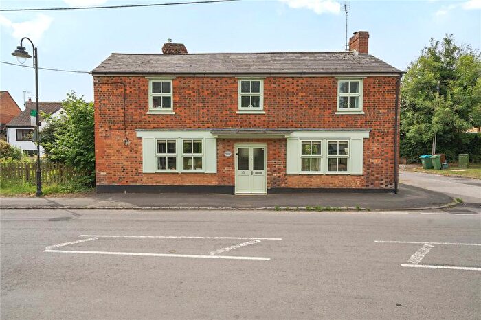 3 Bedroom Detached House For Sale In Main Street, Buckingham, MK18