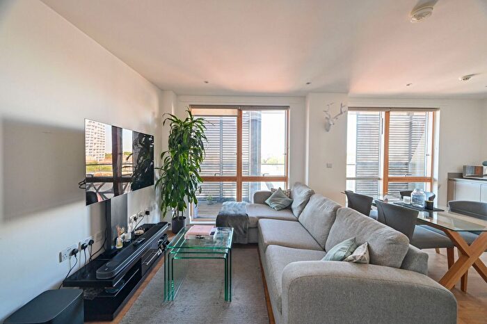 1 Bedroom Flat For Sale In Barry Blandford Way, Bow, London, E3