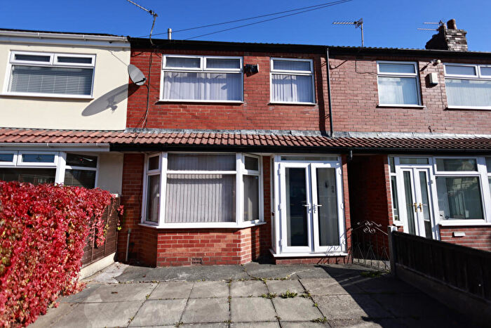 3 Bedroom Semi-Detached House For Sale In Crossland Road, Droylsden, M43