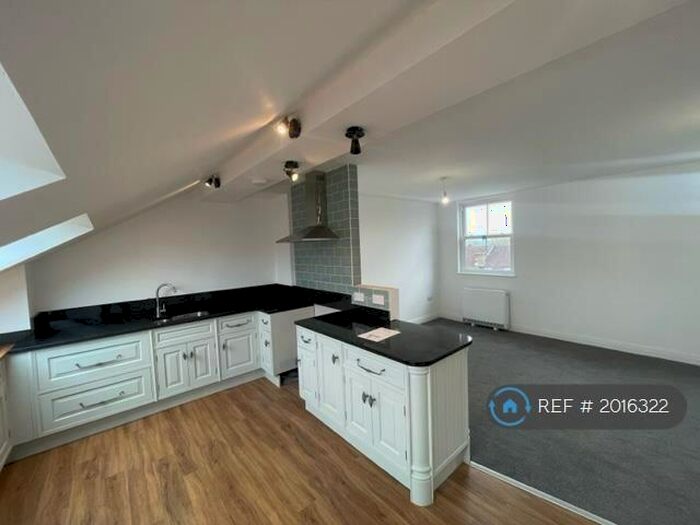 3 Bedroom Maisonette To Rent In Dover Street, Maidstone, ME16