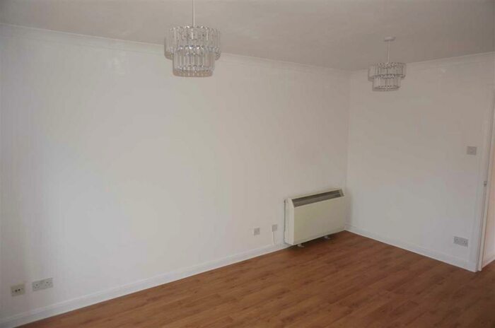 2 Bedroom Apartment To Rent In Mahon Court, Moodiesburn, G69