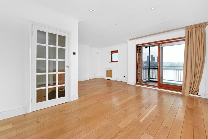 2 Bedroom Flat To Rent In Luralda Wharf, Saunders Ness Road, E14