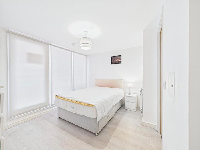 2 Bedroom Flat To Rent In Royal Quay, Liverpool, L3