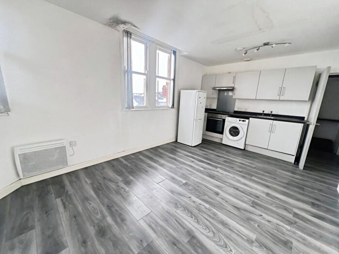 3 Bedroom Apartment To Rent In Cape Hill, Smethwick, B66