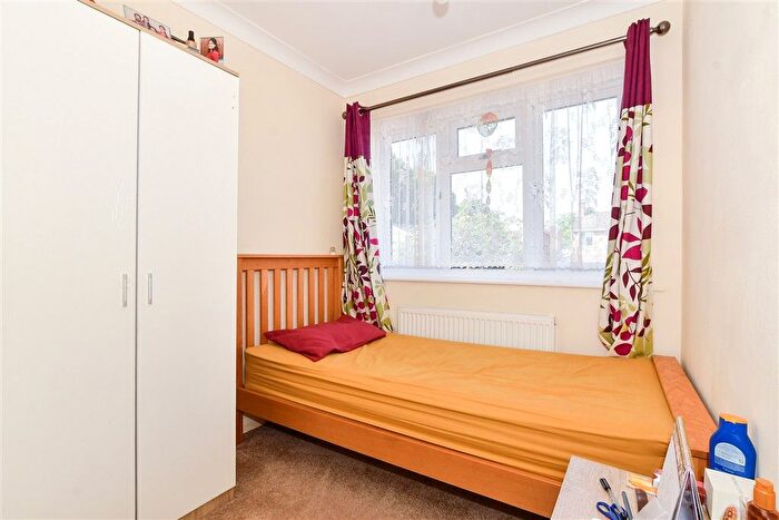3 Bedroom Semi-Detached House For Sale In Blackmanstone Way, Maidstone, Kent, ME16