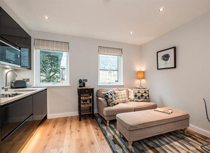 1 Bedroom Flat To Rent In Jamaica Mews, Edinburgh, EH3