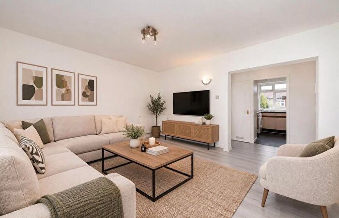 2 Bedroom Flat For Sale In Allen Edwards Drive, South Lambeth, SW8