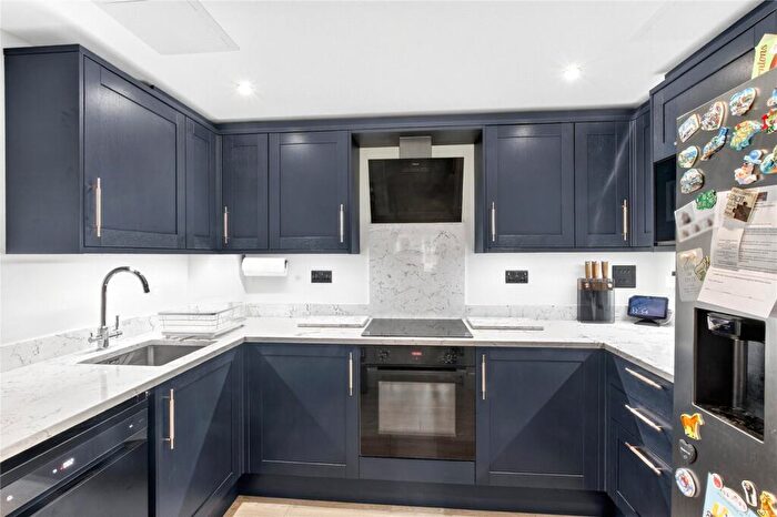 1 Bedroom Apartment For Sale In Hopper Vale, Bracknell, Berkshire, RG12