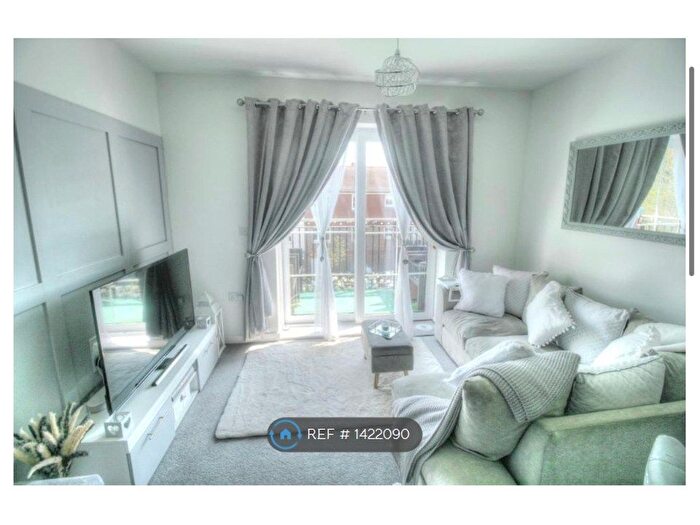 2 Bedroom Flat To Rent In Campion Square, Dunton Green, Sevenoaks, TN14