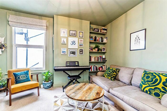 1 Bedroom Flat For Sale In Hatchlands Road, Redhill, Surrey, RH1