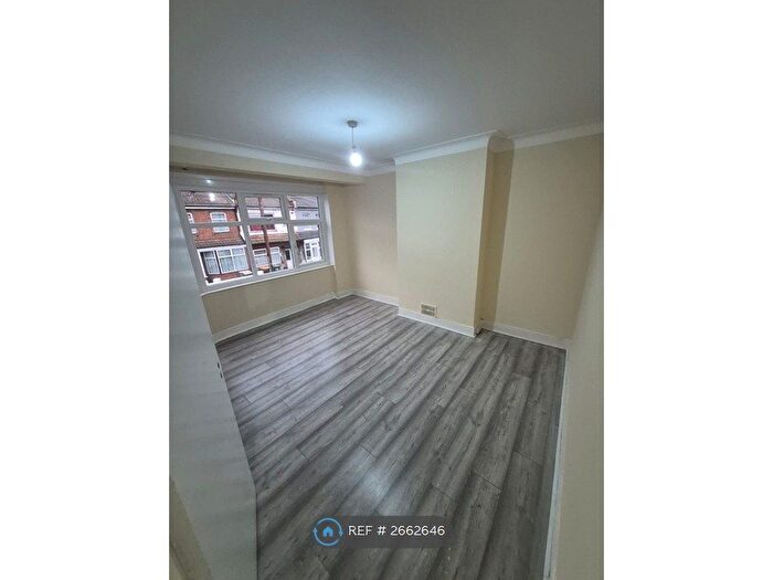 3 Bedroom Flat To Rent In Dersingham Avenue, East Ham, E12