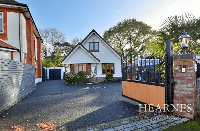 4 Bedroom Detached House For Sale In Cedar Avenue, Bournemouth, BH10