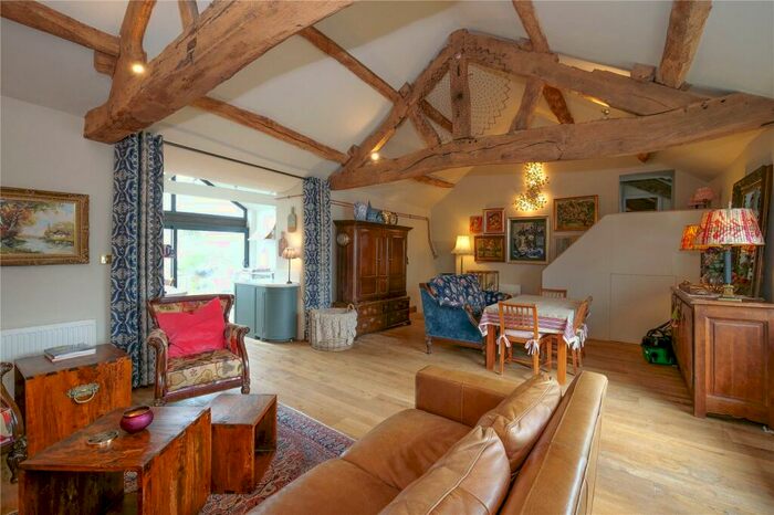 3 Bedroom Detached House For Sale In Heights Lane, Eldwick, West Yorkshire, BD16