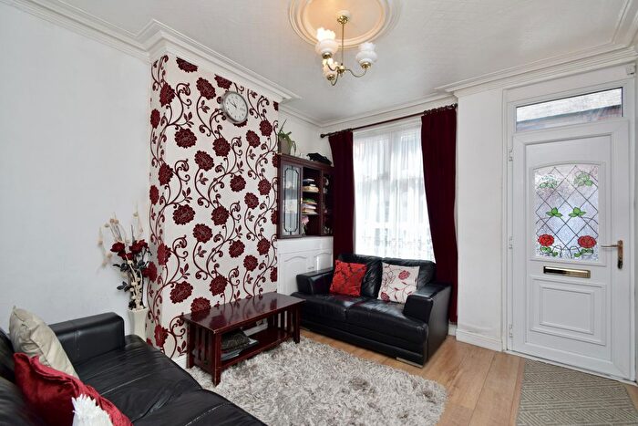 3 Bedroom Terraced House For Sale In Mere Road, Highfields, Leicester, LE5