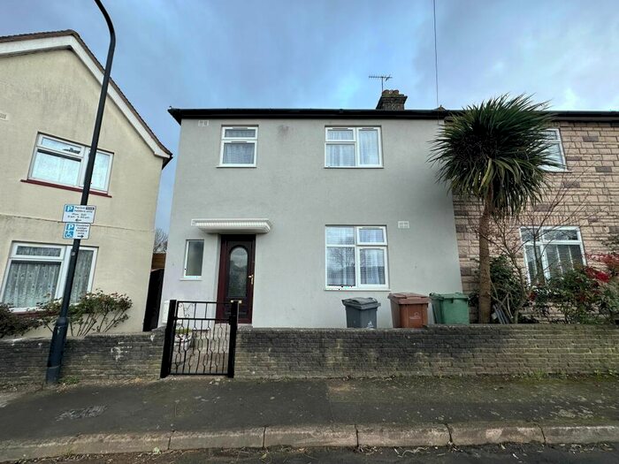 3 Bedroom Terraced House To Rent In Millfield Avenue, E17