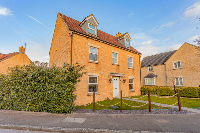 5 Bedroom Detached House To Rent In Stickleback Road, Calne, SN11