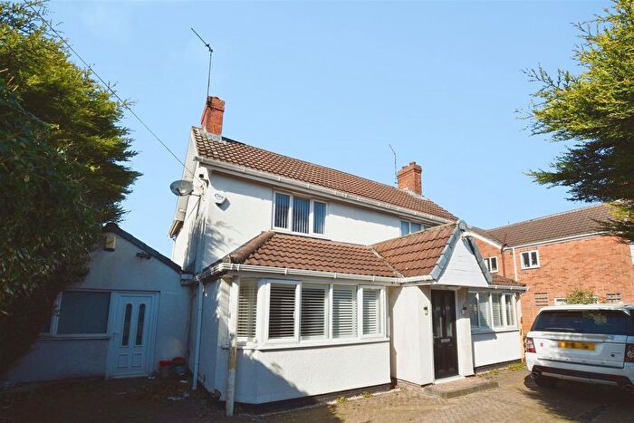 4 Bedroom Detached House For Sale In Ings Road, Hull, HU8