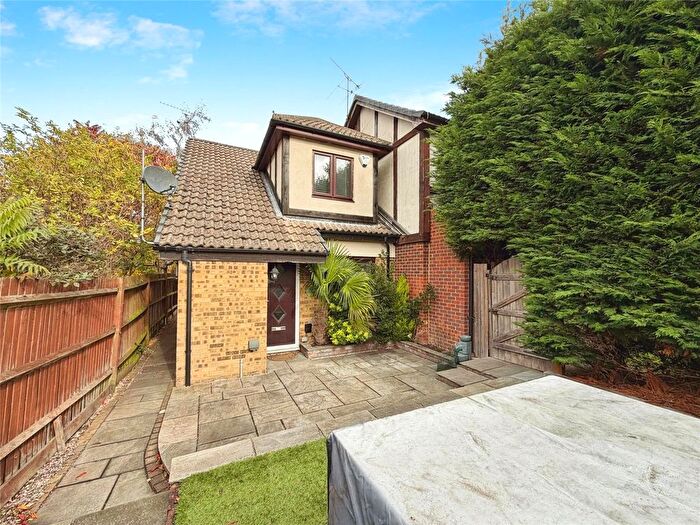 2 Bedroom End Terrace House For Sale In Morley Close, Yateley, Hampshire, GU46
