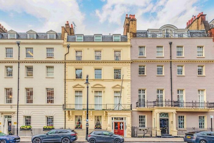 2 Bedroom Flat To Rent In Hill Street, London, W1J