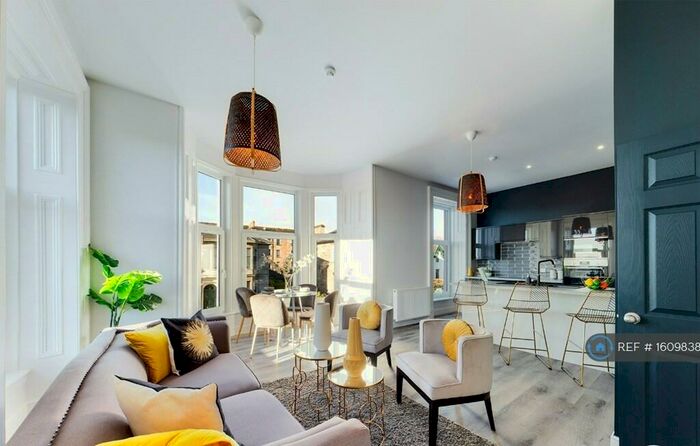 2 Bedroom Flat To Rent In Westercraigs, Glasgow, G31