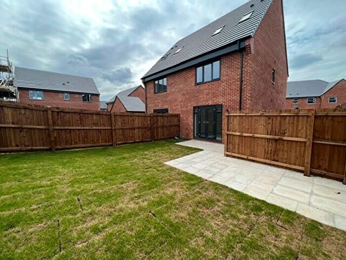 3 Bedroom Semi-Detached House To Rent In Booth Lane, Ashton-under-lyne, OL6