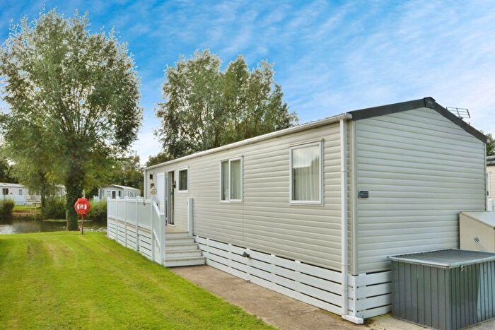3 Bedroom Lodge For Sale In Kingfisher Lake, Cotswold Hoburne, Cotswold Lakes, GL7