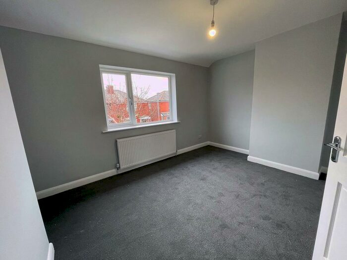 3 Bedroom House To Rent In Waverley Crescent, Droylsden, M43
