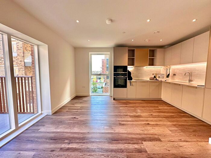 2 Bedroom Flat To Rent In Mary Neuner Road, London, N8