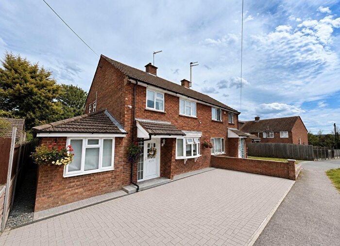 4 Bedroom Semi-Detached House For Sale In Park Avenue, Totternhoe, LU6