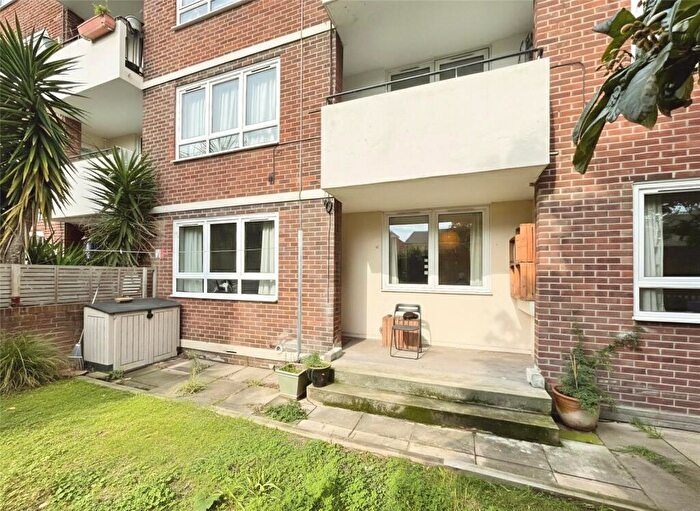 2 Bedroom Flat For Sale In Pomeroy Street, London, SE14