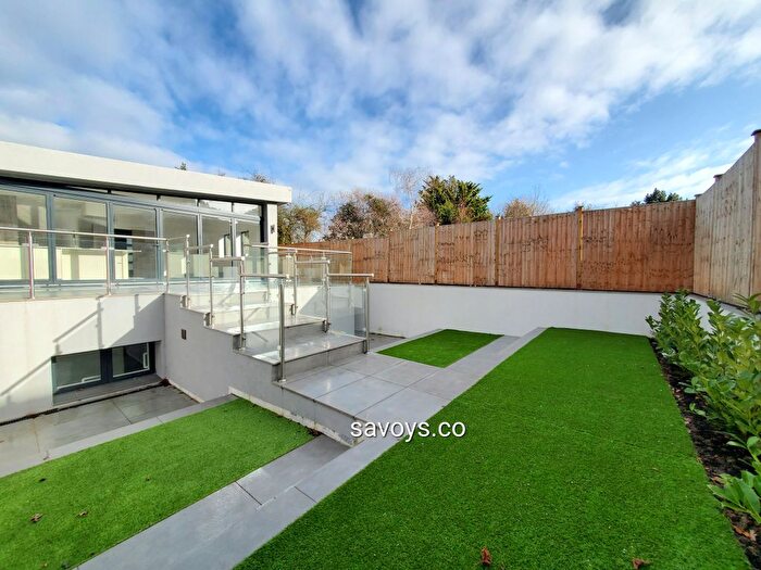 3 Bedroom Detached House To Rent In Wayside, Golders Green, NW11