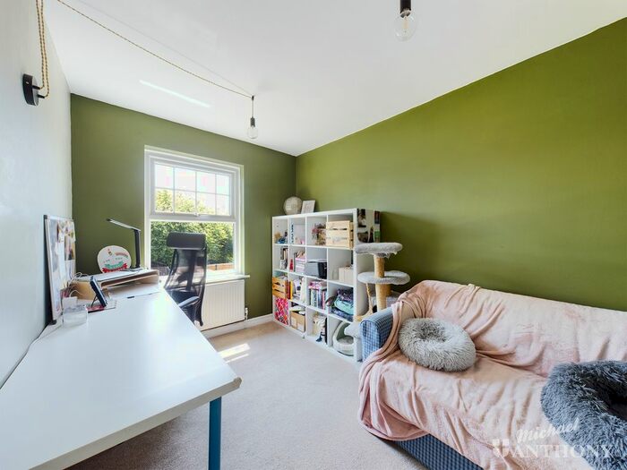 3 Bedroom Terraced House For Sale In Tring Road, Aylesbury, Buckinghamshire, HP20