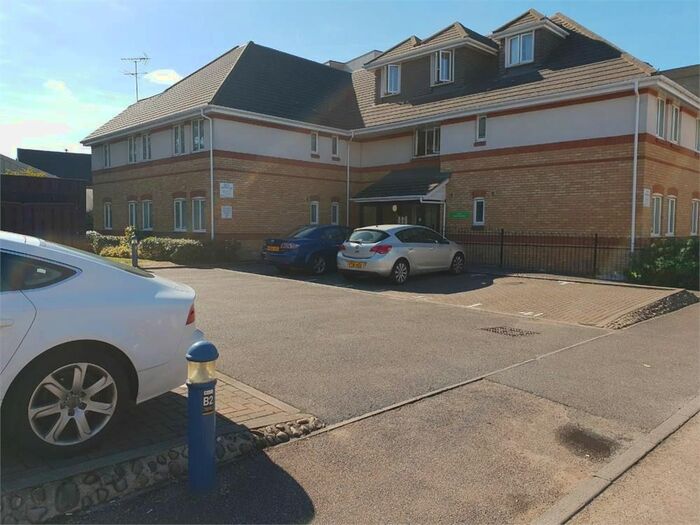 2 Bedroom Flat To Rent In Dominion Close, Hounslow, TW3