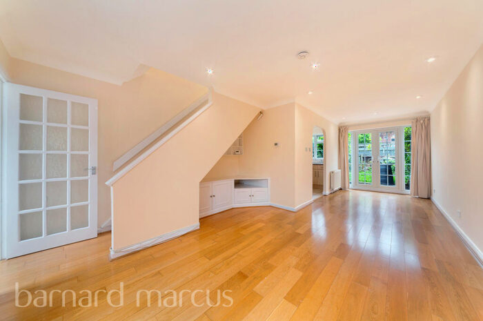 2 Bedroom House To Rent In Tapestry Close, SM2